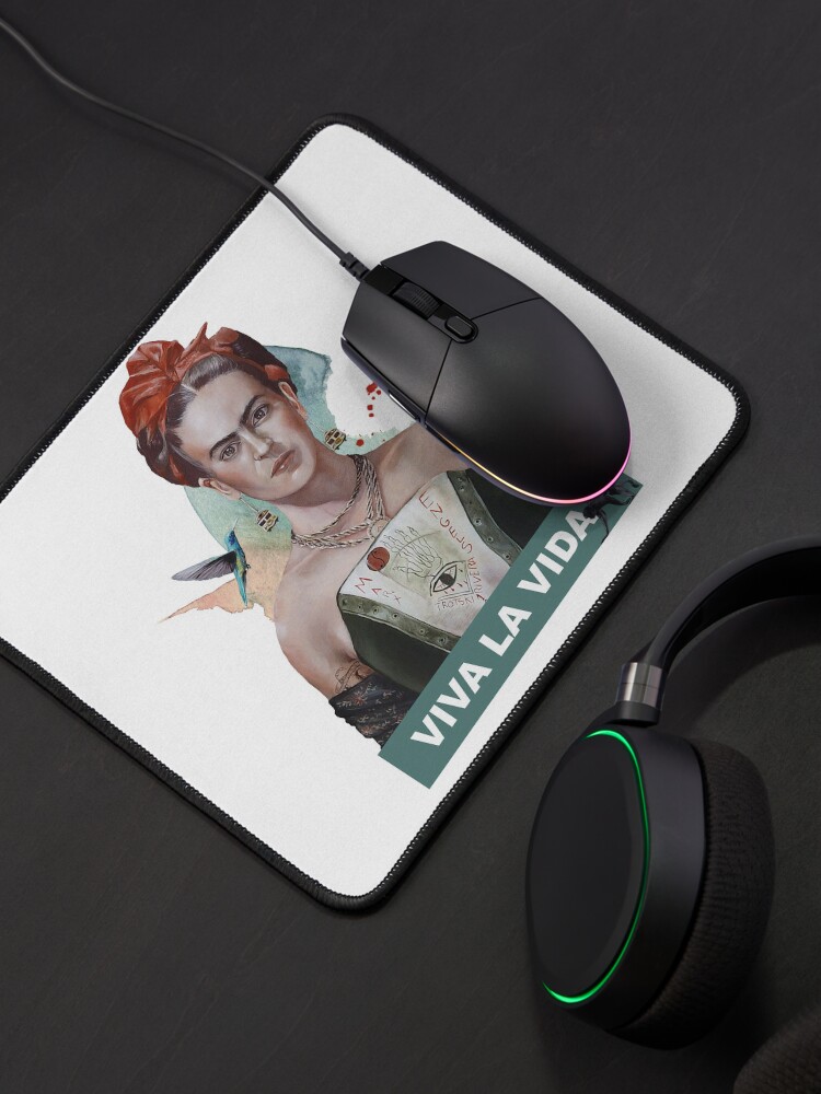 Aperçu 4 sur 5. Tapis de souris avec l'œuvre Portrait à la peinture de Frida Khalo créée et vendue par Aldarane.