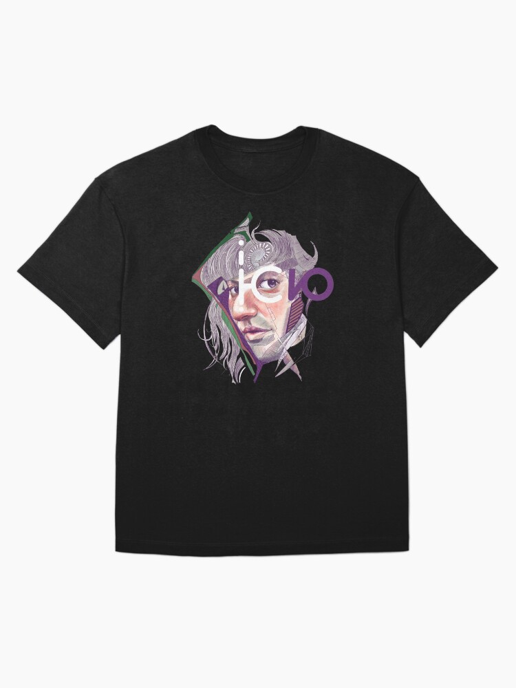 Aperçu 3 sur 7. T-shirt oversize avec l'œuvre Portrait contemporain digital créée et vendue par Aldarane.