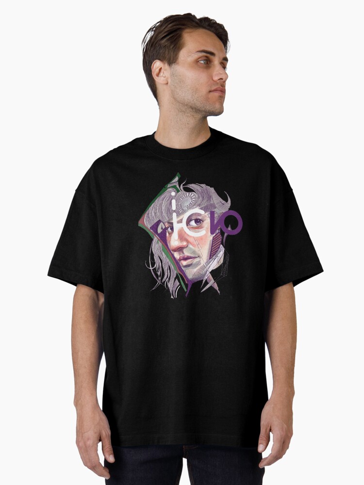 Aperçu 2 sur 7. T-shirt oversize avec l'œuvre Portrait contemporain digital créée et vendue par Aldarane.
