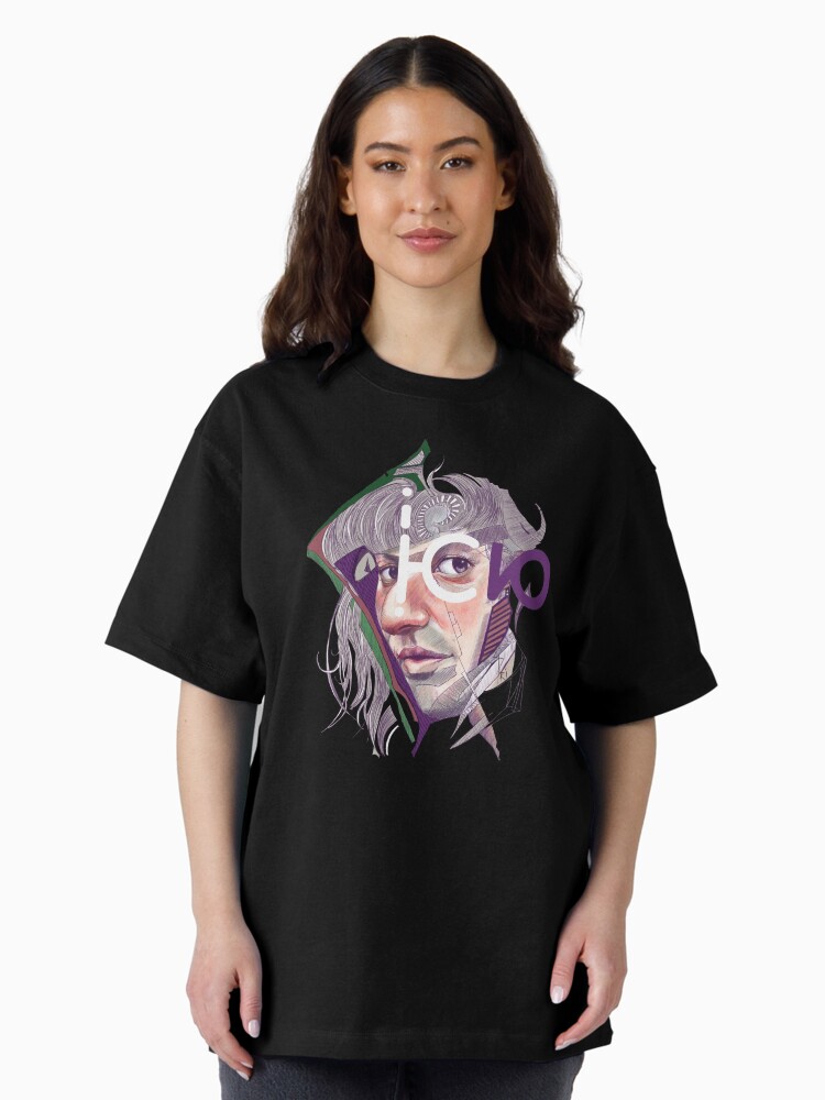Aperçu 1 sur 7. T-shirt oversize avec l'œuvre Portrait contemporain digital créée et vendue par Aldarane.