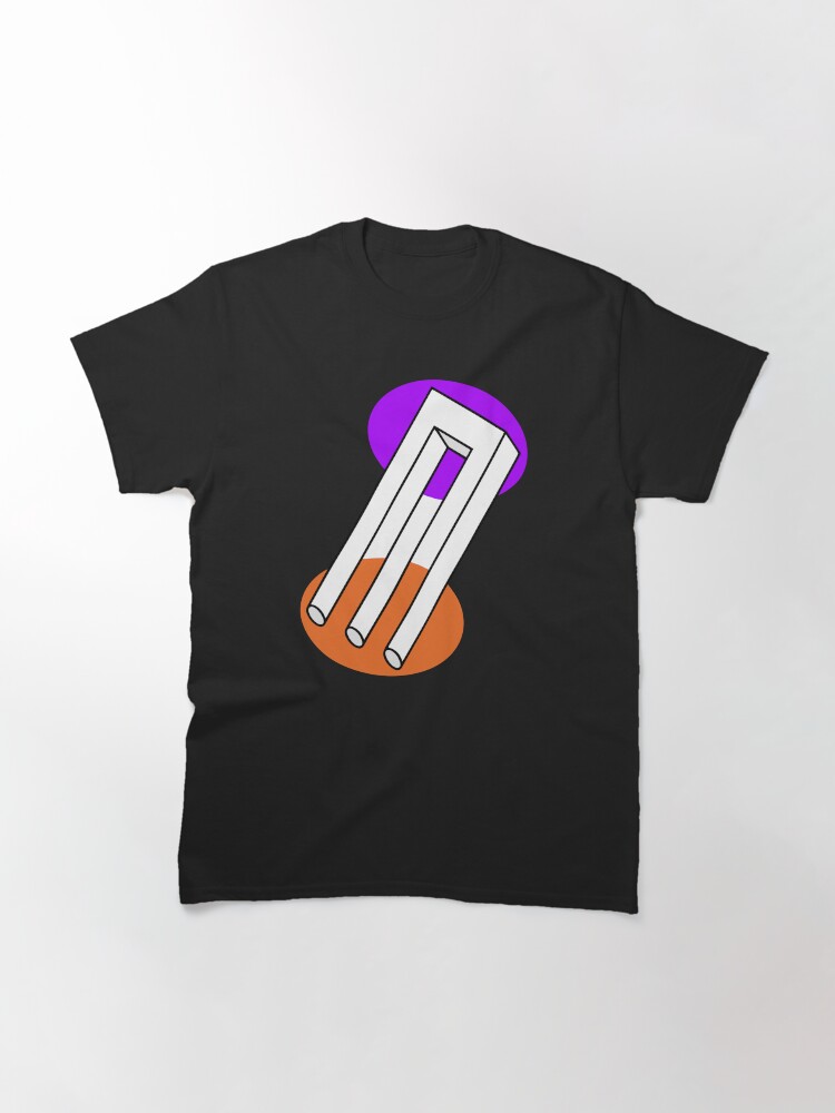Imagen 3 de 7, Camiseta clásica con la obra Ilusión óptica Horquilla imposible, diseñada y vendida por indiranoizia.