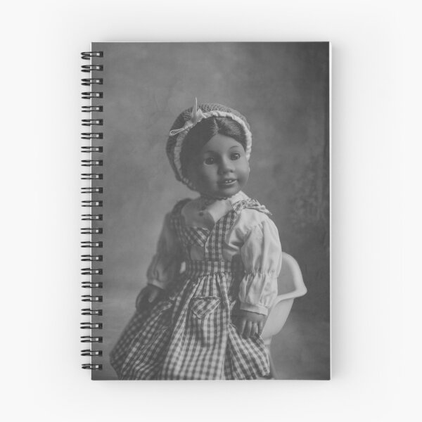 Aperçu de l'œuvre Portrait de poupée de style vintage - Addy avec une chaise créée et vendue par KaraleeLS.
