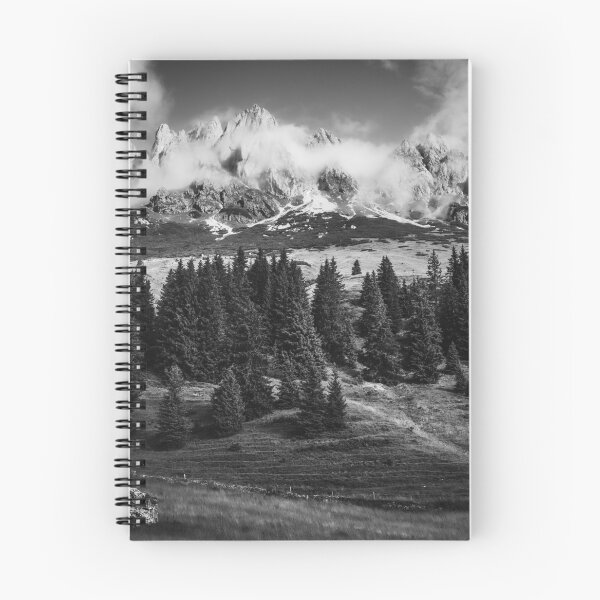 Artikelvorschau, Hochkönig Foto Schwarz Weiß - Alpen Berghütte Salzburger Land entworfen und verkauft von Marvin Diehl.