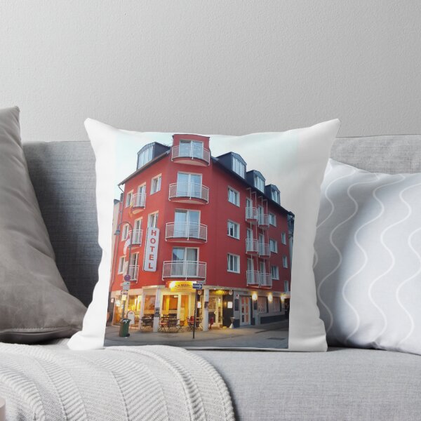 Artikelvorschau, Red Building Hotel in Köln, Deutschland entworfen und verkauft von GeniusMindsArt.