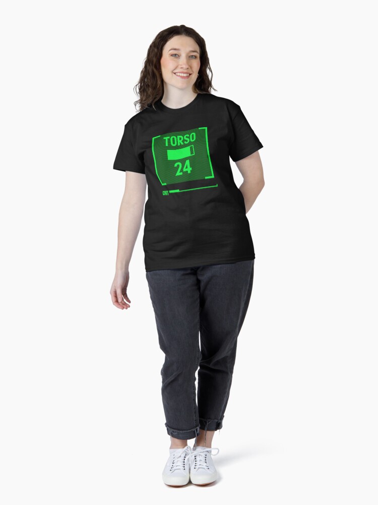 Imagen 4 de 7, Camiseta clásica con la obra V.A.T.S: apuntando al torso, diseñada y vendida por PufferArt.