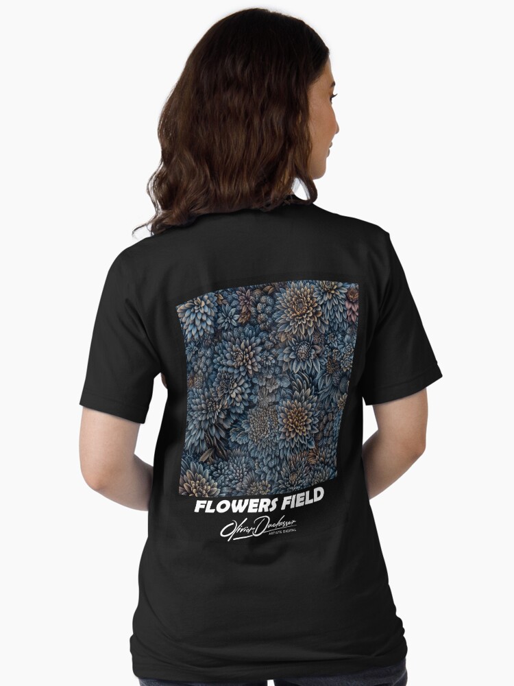 Aperçu 2 sur 7. T-shirt essentiel avec l'œuvre Flowers field 48 créée et vendue par oduchossoir.