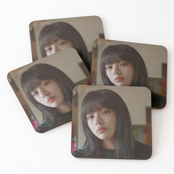 Artikelvorschau, Minji Bubble Gum Super Shy Cool With You ETA Neuer Reißverschluss entworfen und verkauft von Valereekmerch.