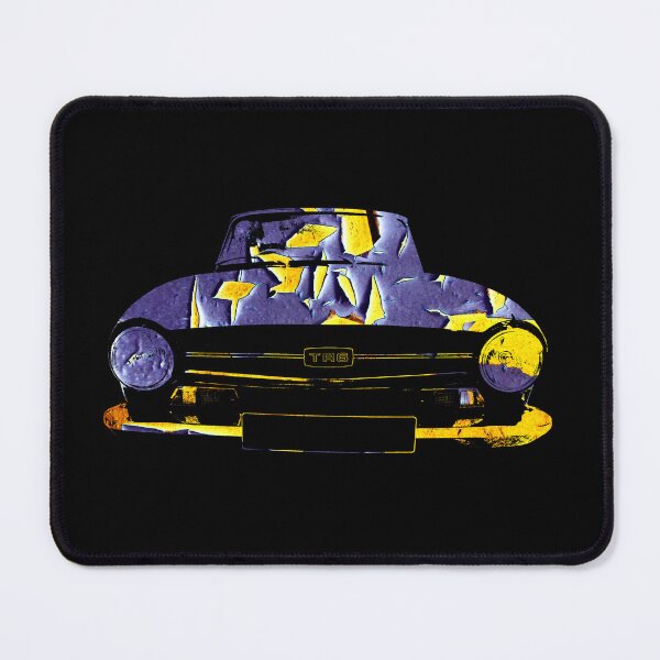 Aperçu de l'œuvre Triumph TR6 années 1970, bloc de voiture de sport britannique classique abstrait créée et vendue par soitwouldseem.