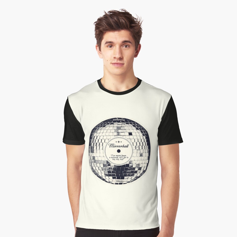 Vista previa del artículo con la obra «Camiseta gráfica», diseñado y vendido por Kritiwadhawan30.