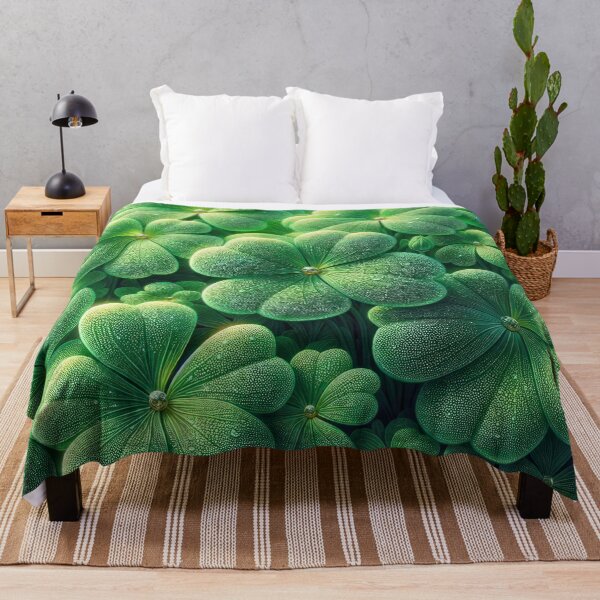 Artikelvorschau, Clovers Blumenmuster Hintergrund entworfen und verkauft von Expressions-Sel.