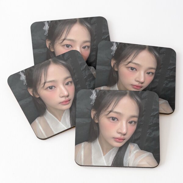 Artikelvorschau, Minji Bubble Gum Super Shy Cool With You ETA Neuer Reißverschluss entworfen und verkauft von Valereekmerch.
