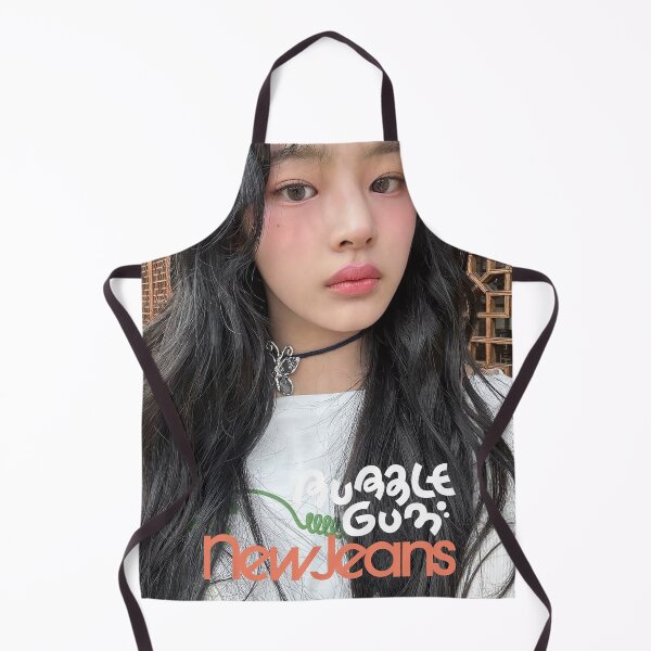 Artikelvorschau, Minji Bubble Gum Super Shy Cool With You ETA Neuer Reißverschluss entworfen und verkauft von Valereekmerch.