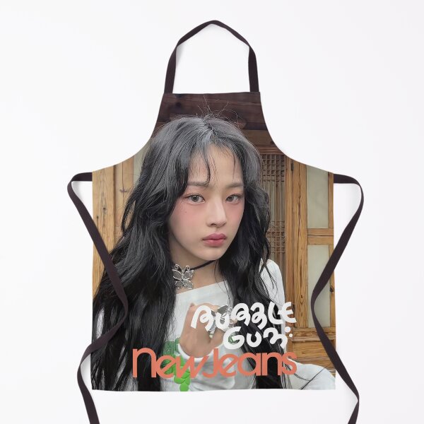 Artikelvorschau, Minji Bubble Gum Super Shy Cool With You ETA Neuer Reißverschluss entworfen und verkauft von Valereekmerch.