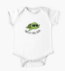 Turtley Cool, Alter Tier Wortspiel Baby Body Kurzarm
