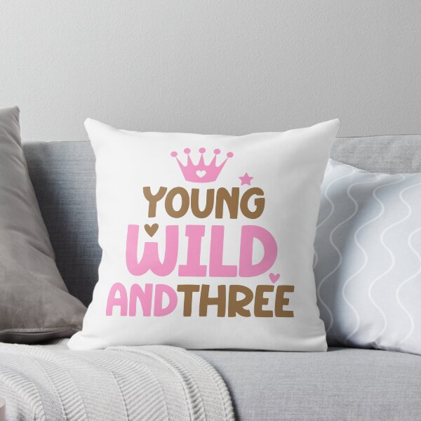 Artikelvorschau, Young Wild And Three - Krone für den 3. Geburtstag eines Mädchens entworfen und verkauft von clothesy7.