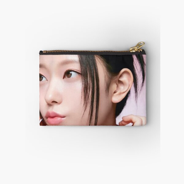 Artikelvorschau, Haerin Bubble Gum Super Shy Cool mit dir ETA Neuer Zip entworfen und verkauft von Valereekmerch.