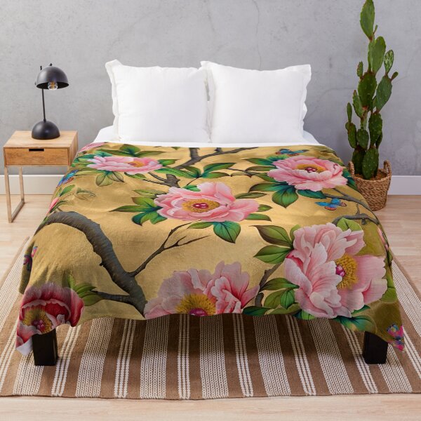 Artikelvorschau, Pfingstrosen und Schmetterlinge im antiken Chinoiserie-Stil auf Gold entworfen und verkauft von SophieClimaArt.