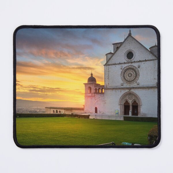 Aperçu de l'œuvre Assise, église de la basilique San Francesco au coucher du soleil. Ombrie, Italie. créée et vendue par Stefano Orazzini.
