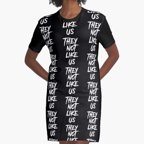 Vista previa del artículo con la obra «NO LES GUSTA LA CAMISA DE NOSOTROS, NO LES GUSTA LA CAMISA DE NOSOTROS, NO LES GUSTAMOS », diseñado y vendido por ArtsyFartsy777.