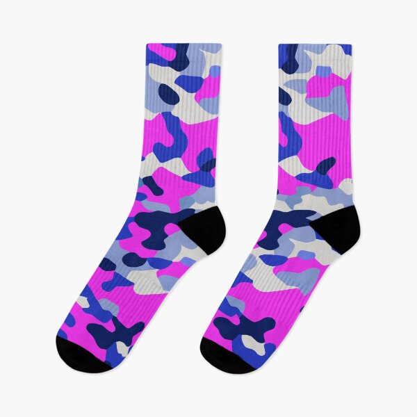 Artikelvorschau, Camouflage-Muster mit leuchtendem Violett entworfen und verkauft von SamJanner.