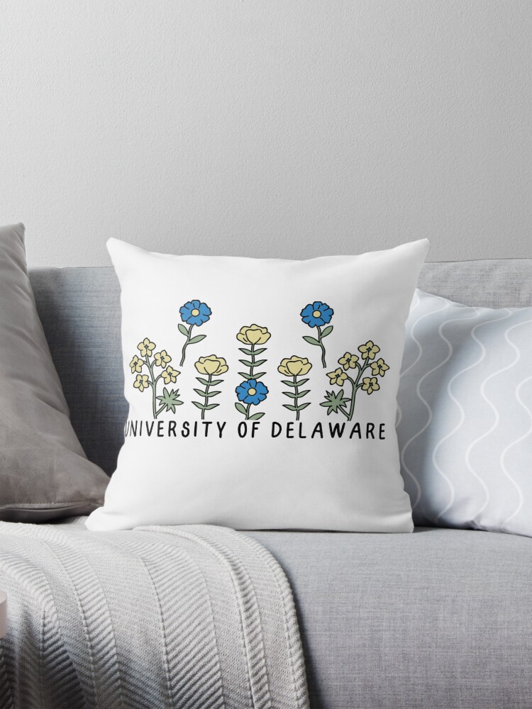 Aperçu 1 sur 4. Coussin avec l'œuvre Jardin des fleurs du Delaware - poules roulées bleues et jaunes créée et vendue par jessicaleah15.