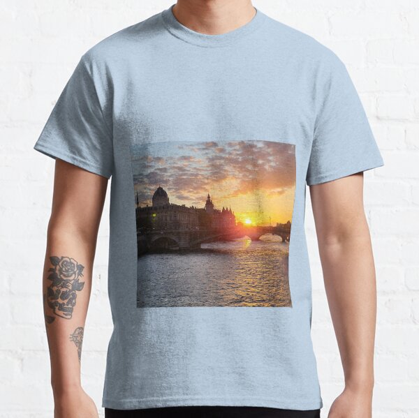 Aperçu de l'œuvre Paris et coucher de soleil sur la Seine créée et vendue par BlackBeret.
