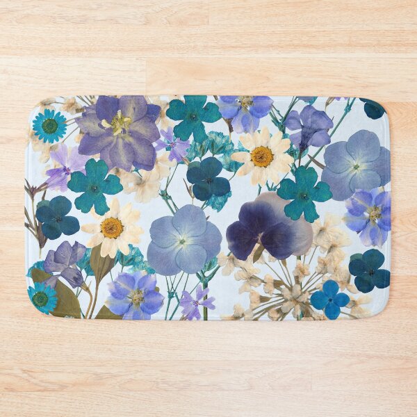 Artikelvorschau, Blaue Collage aus gepressten Trockenblumen entworfen und verkauft von HeyDaisyShop.