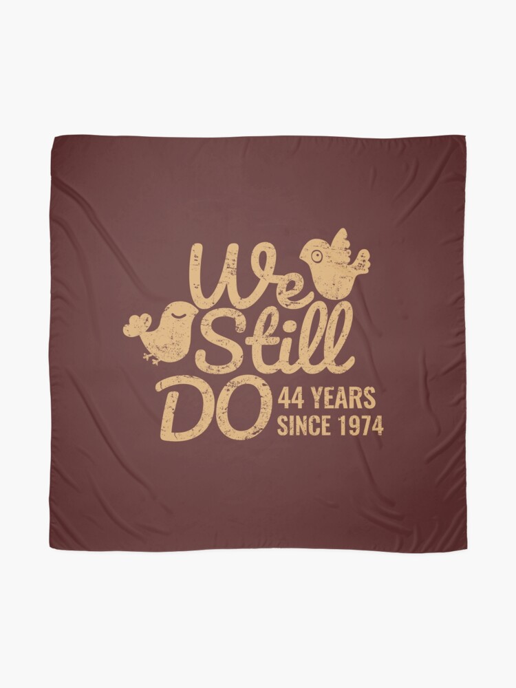 Foulard 44e Tee Shirt D Anniversaire De Mariage Quarante Quatre Ans De T Shirt De Couple De Mariage Cas De Telephone Et D Autres Cadeaux Par Memwear Redbubble