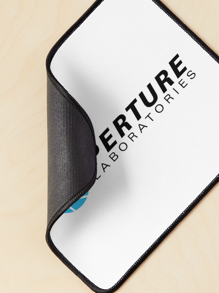 Aperçu 2 sur 5. Tapis de souris avec l'œuvre Laboratoires scientifiques Aperture - Portail créée et vendue par StreetArtiist.