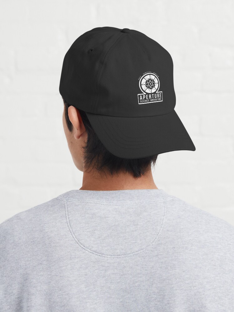 Aperçu 4 sur 7. Casquette avec l'œuvre Laboratoires scientifiques Aperture - Portail créée et vendue par StreetArtiist.
