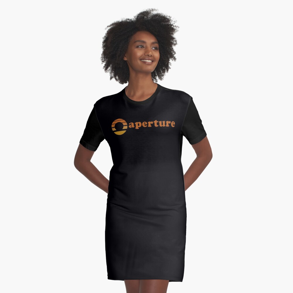 Aperçu de l'œuvre Robe t-shirt créée et vendue par StreetArtiist.