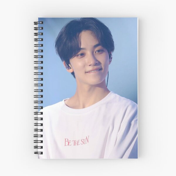Aperçu de l'œuvre Jeonghan, Cheveux Bruns, Kpop, Sebong, Esthétique, Noël, 17 ans, Leader Line, Yoon Jeonghan, Gose, Carat créée et vendue par KPopPalette.
