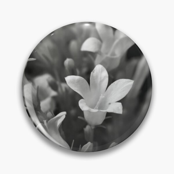 Artikelvorschau, Monochrome flowers entworfen und verkauft von Cblifeisgood.