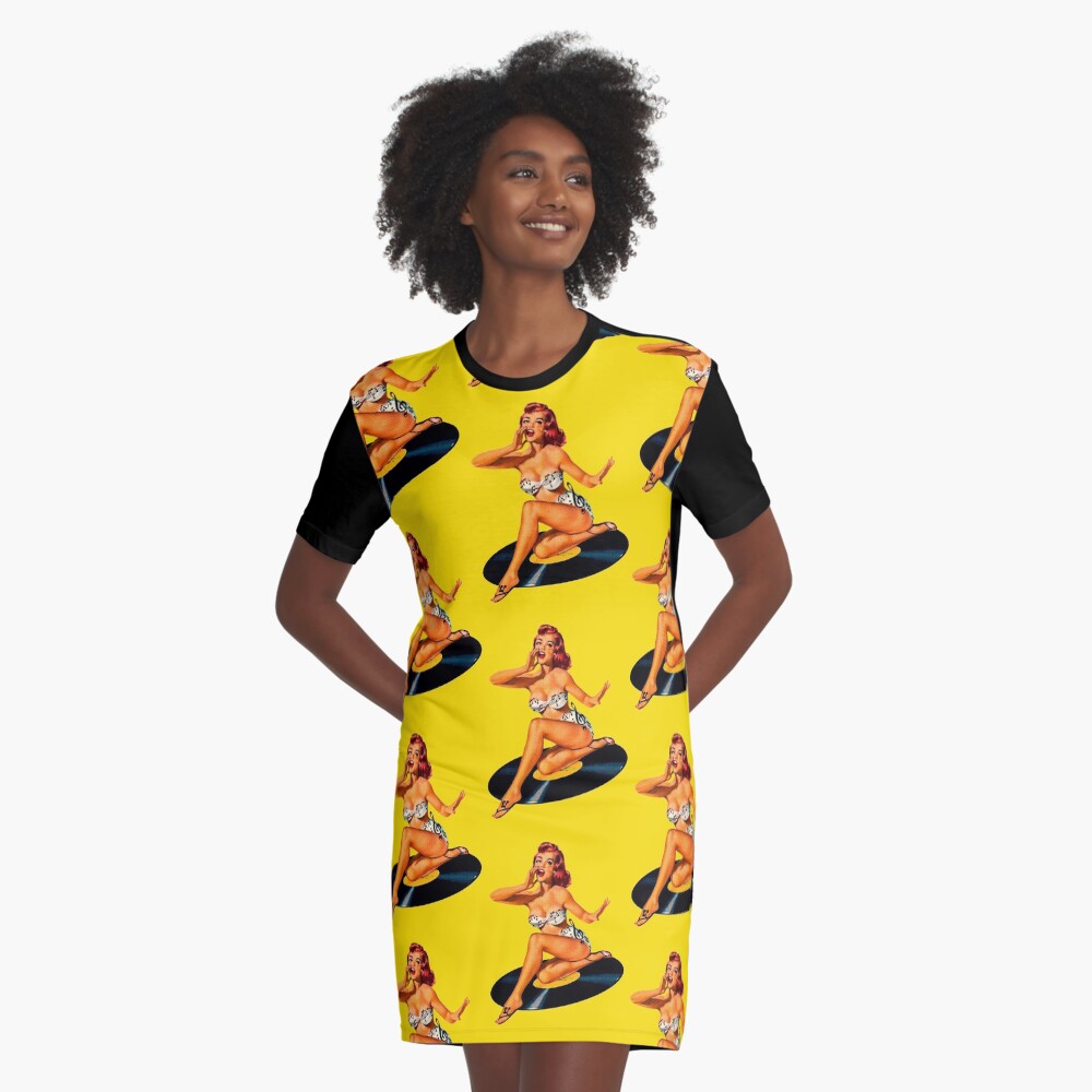Vista previa del artículo con la obra «Vestido camiseta», diseñado y vendido por sashakeen.