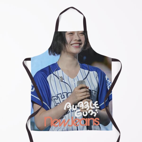 Artikelvorschau, Hanni Bubble Gum Wie süß Super schüchtern Cool mit dir ETA New Zip entworfen und verkauft von Valereekmerch.