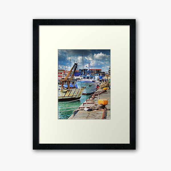 Barche ormeggiate al porto Framed Art Print