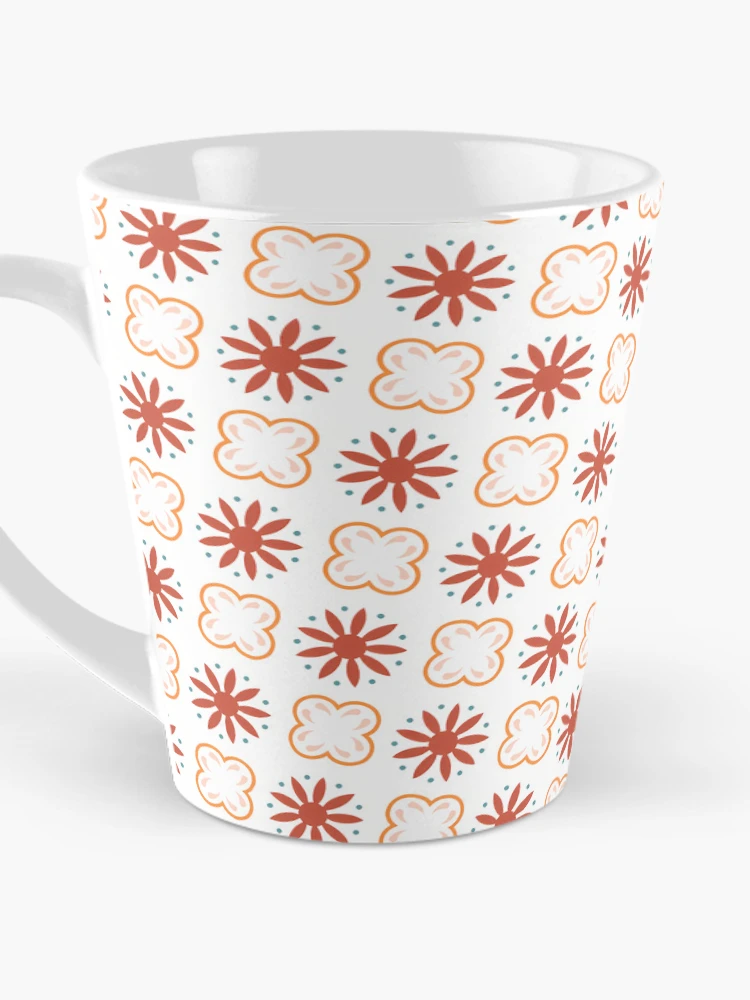 Aperçu 3 sur 4. Mug à café avec l'œuvre Motif De Fleurs Rouges Et Marrons créée et vendue par PatternsPalette.