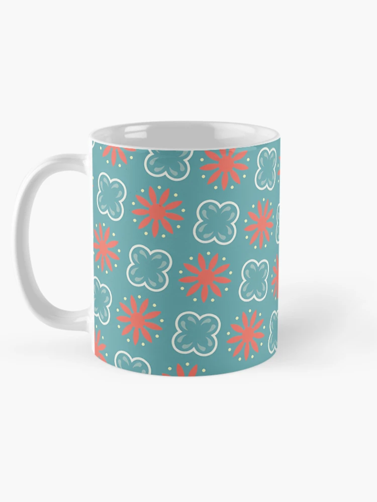 Aperçu 5 sur 6. Mug à café avec l'œuvre Fleurs Sarcelle Et Rouges Sur Motif Turquoise créée et vendue par PatternsPalette.