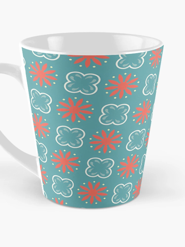 Aperçu 3 sur 4. Mug à café avec l'œuvre Fleurs Sarcelle Et Rouges Sur Motif Turquoise créée et vendue par PatternsPalette.