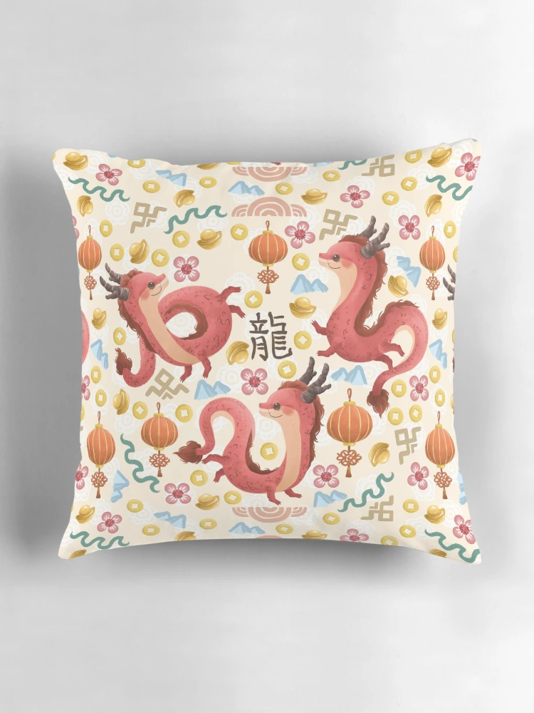 Aperçu 3 sur 4. Coussin avec l'œuvre Motif Dragons Rouges créée et vendue par Khotekmei.