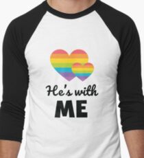 Er ist mit mir LGBTQ Regenbogen Homosexuell Paar T-Shirt Baseballshirt mit 3/4-Arm