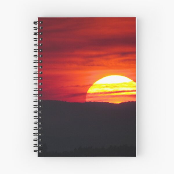 Aperçu de l'œuvre Coucher de soleil flamboyant sur l'horizon créée et vendue par pasdem.