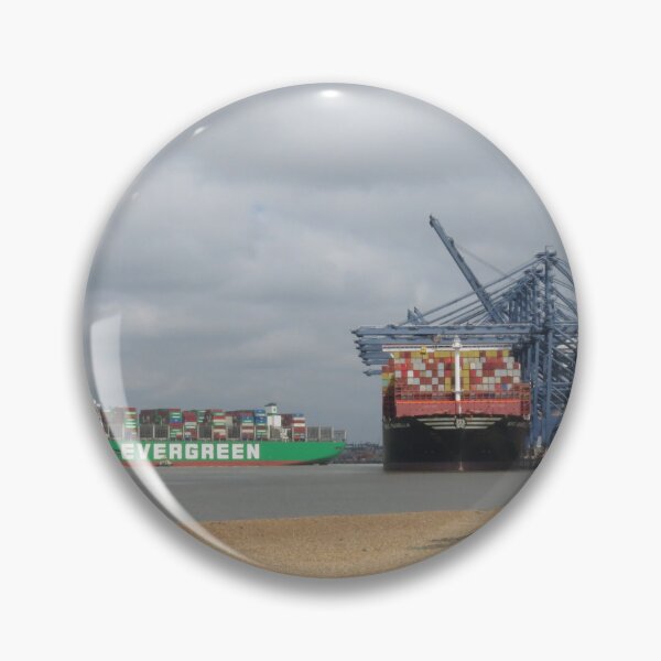 Artikelvorschau, Einlaufen ins Dock, Hafen von Felixstowe entworfen und verkauft von wiggyofipswich.
