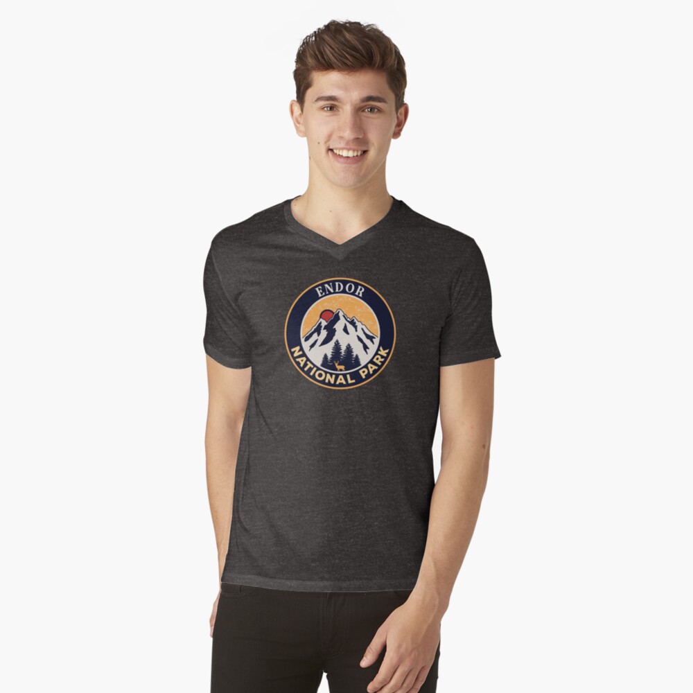 Vista previa del artículo con la obra «Camiseta de cuello en V», diseñado y vendido por graphic-map.