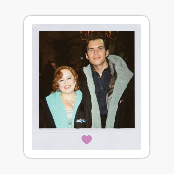 Aperçu de l'œuvre Nicola Coughlan et Luke Newton (7) créée et vendue par lqvestickers.