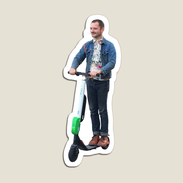 elijah wood scooter cigarette is truly living his best life : r/tumblr Gotta love Elijah Wood on