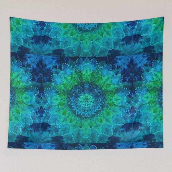 Artikelvorschau, Blau und Grün Tie Dye Mandala spirituelle Meditation Yoga toten Kopf entworfen und verkauft von AuroraXGreen.