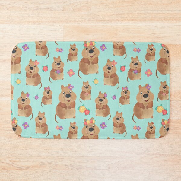 Artikelvorschau, Entzückende Quokkas mit Blumen auf grün entworfen und verkauft von SamAnnDesigns.