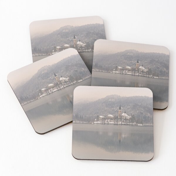 Artikelvorschau, Bled-Insel an einem winterlichen Tag entworfen und verkauft von rawshutterbug.