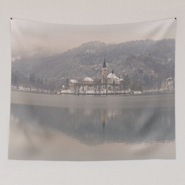 Artikelvorschau, Bled-Insel an einem winterlichen Tag entworfen und verkauft von rawshutterbug.